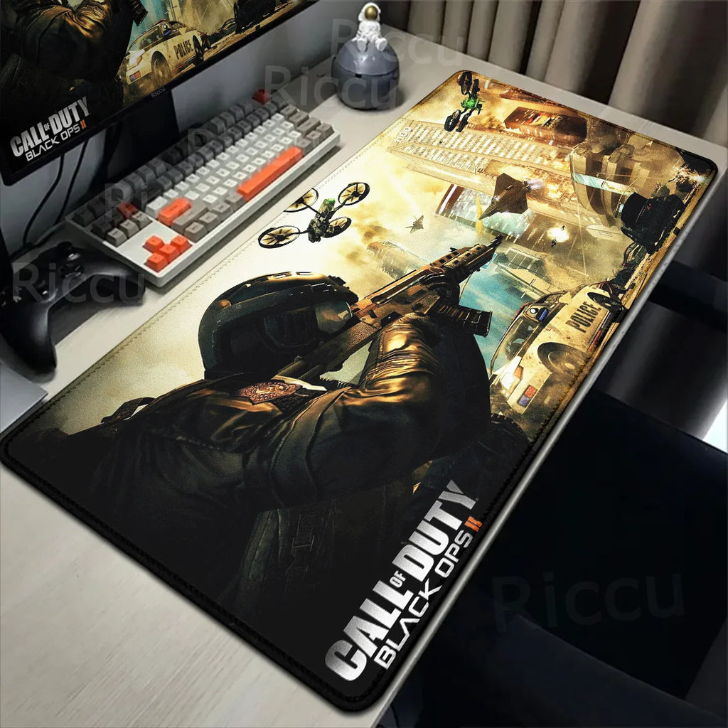Tapis de bureau ou de souris de tout Call of Duty Black Ops 3 avec surface lisse et base en caoutchouc antidérapante pour gamers. Accessoire idéal pour setup gaming avec clavier mécanique et écran PC.