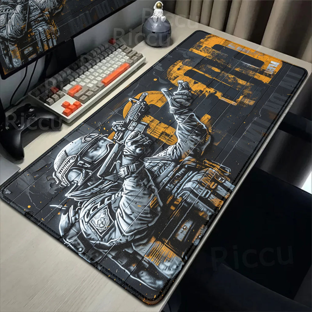 Tapis de bureau ou de souris de tout Call of Duty avec design de soldat armé en tenue tactique, surface lisse et base en caoutchouc antidérapante.