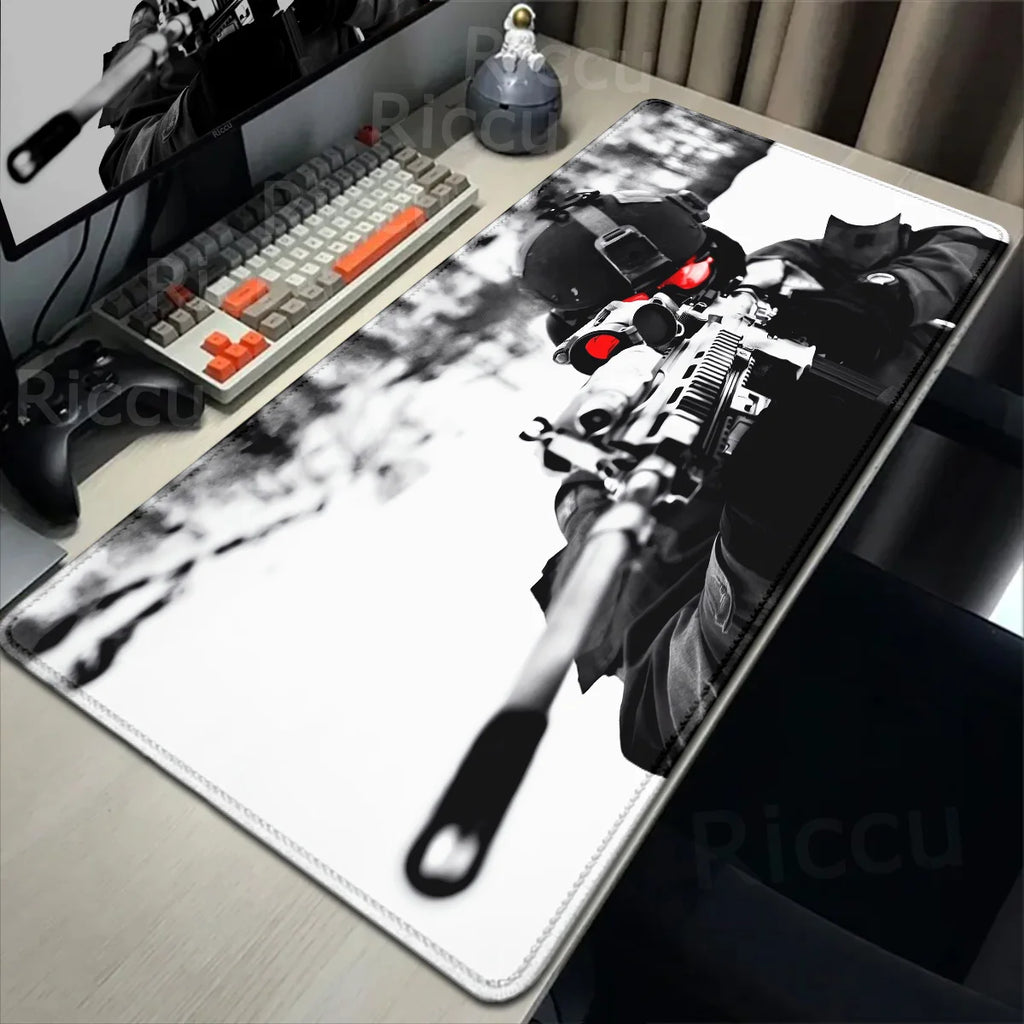 Tapis de souris ou de bureau Call of Duty Warzone avec motif sniper, surface lisse et base en caoutchouc antidérapante. Parfait pour gaming, livraison gratuite.