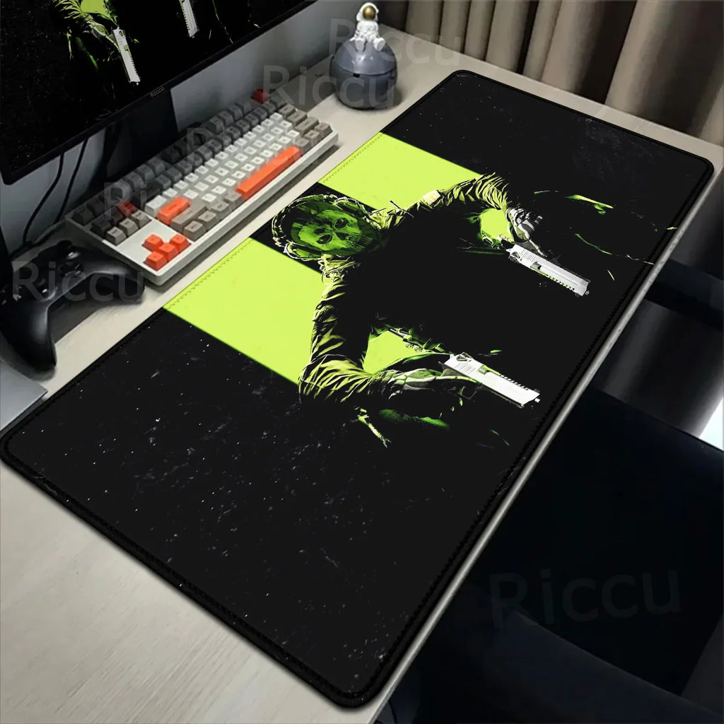 Tapis de souris ou de bureau Call of Duty Warzone avec design de personnage armé sur fond vert et noir. Surface lisse, base en caoutchouc antidérapante.