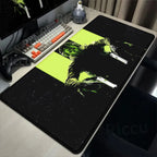 Tapis de souris ou de bureau Call of Duty Warzone avec design de personnage armé sur fond vert et noir. Surface lisse, base en caoutchouc antidérapante.